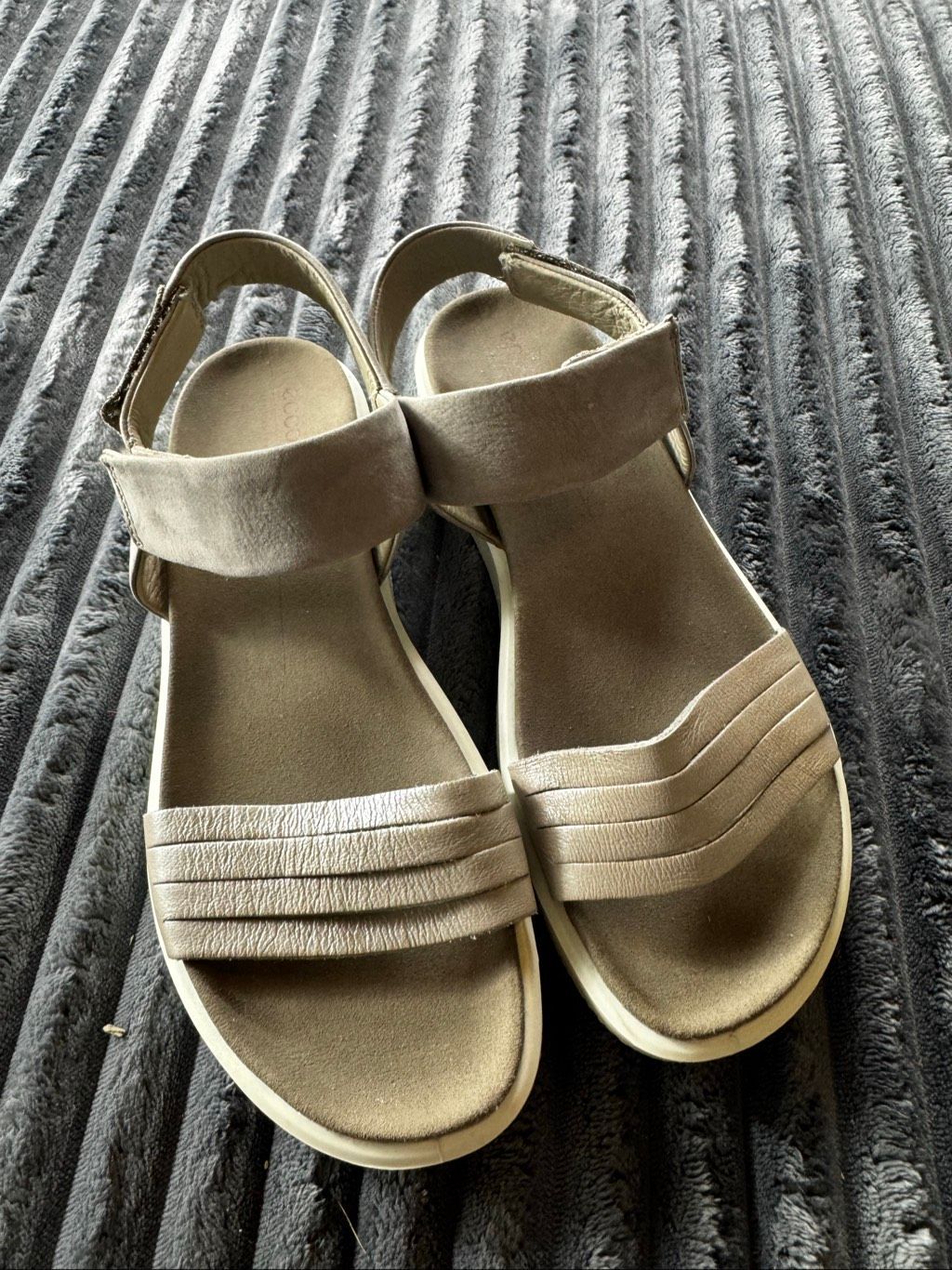 Ecco Womens Gold Sandals Size 37 Us 6